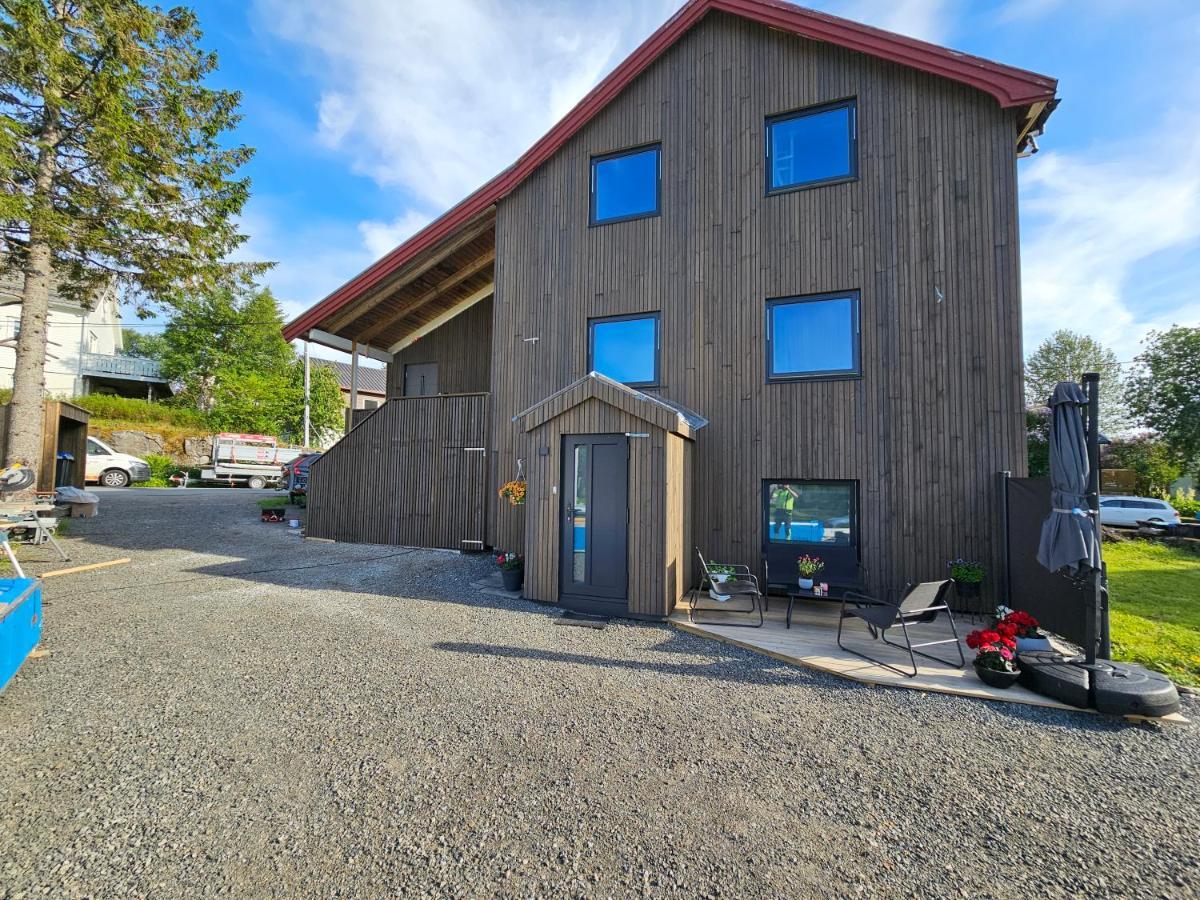 Innholdsrik Og Koselig Leilighet I Svolvaer Lofoten Exterior photo